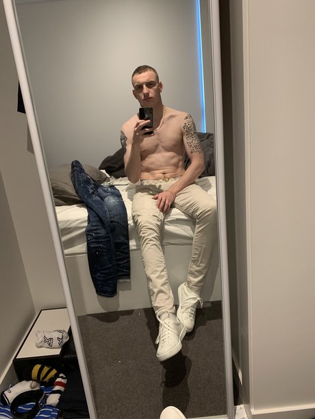 Naken lekkede OnlyFans-bilde av Mr 333