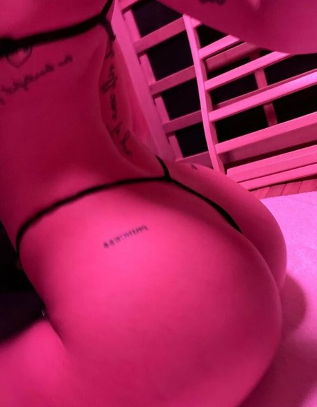 Naakte gelekte OnlyFans-foto van Arianaus