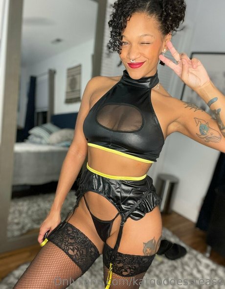 Nahá fotka uniklých OnlyFans od Katgoddesstease