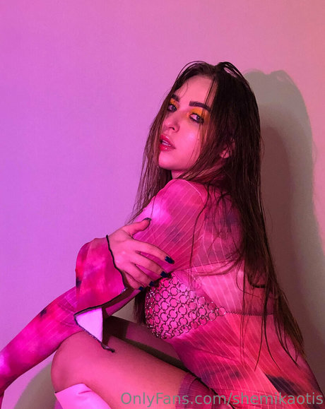 Alaston vuotanut OnlyFans-kuva Shemikaotis