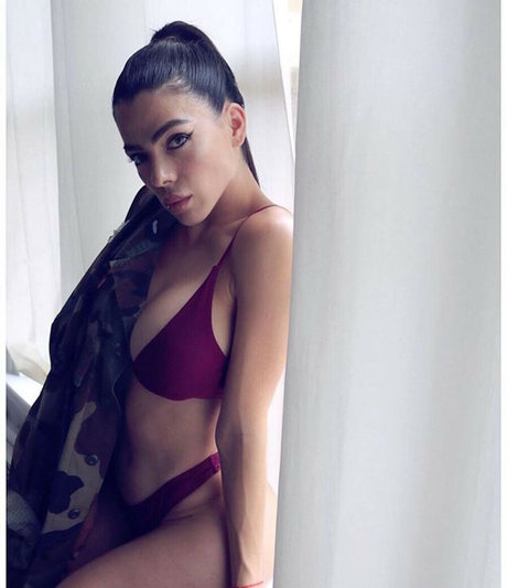 Alaston vuotanut OnlyFans-kuva Danellaurbaytv