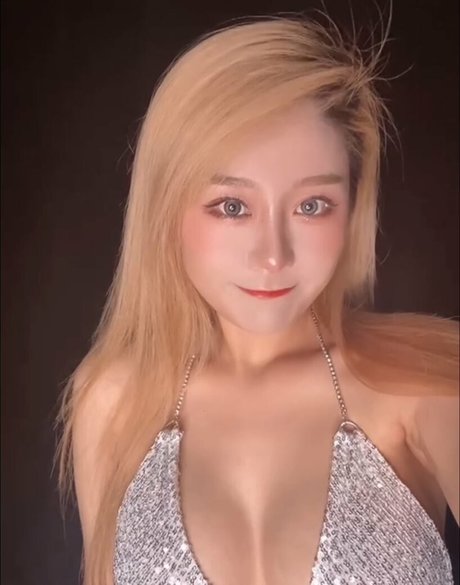 Nahá fotka uniklých OnlyFans od Uying