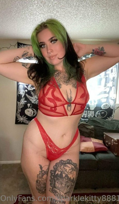 Nahá fotka uniklých OnlyFans od Sparklekitty8881