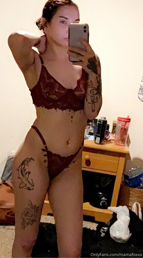 Naken läckt OnlyFans-bild av Mamafoxxx