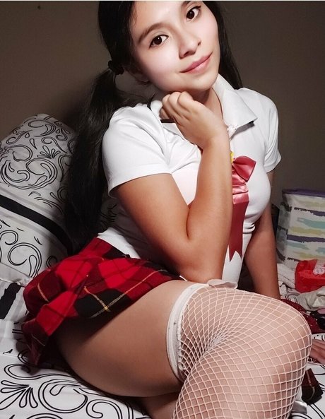 Naken läckt OnlyFans-bild av Emilipetitefree