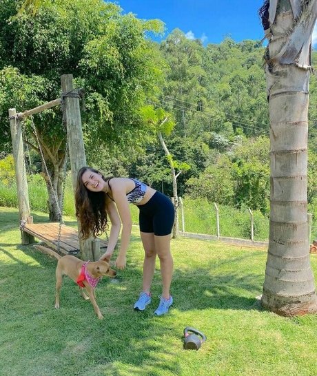 Naken läckt OnlyFans-bild av Livia Inhudes
