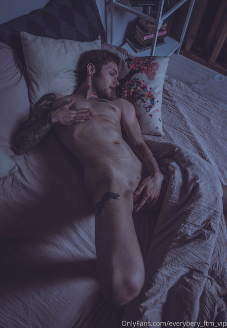 Nahá fotka uniklých OnlyFans od Everyberyftmvip