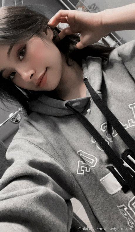 Nahá fotka uniklých OnlyFans od Lewdgamermel