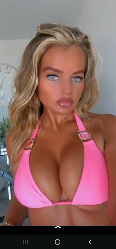 Nøgent lækket OnlyFans-billede af Mia Wood Hall