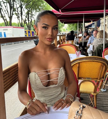 Обнаженная фотография утечки OnlyFans от Arianna Ajtar