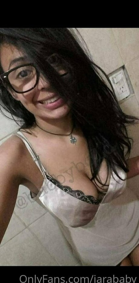 Naken läckt OnlyFans-bild av Iarababy