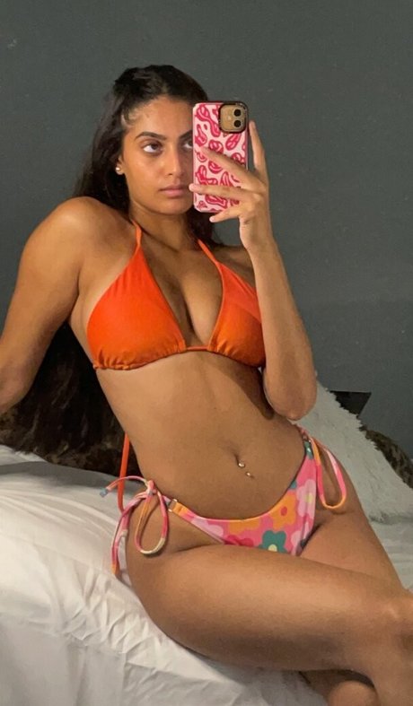 Naken lekkede OnlyFans-bilde av Happy Barot