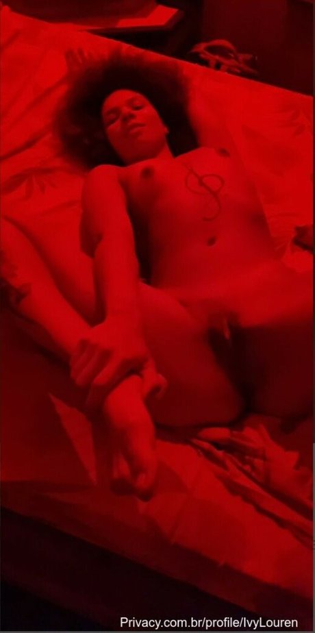 Nøgent lækket OnlyFans-billede af Ivyzlandia