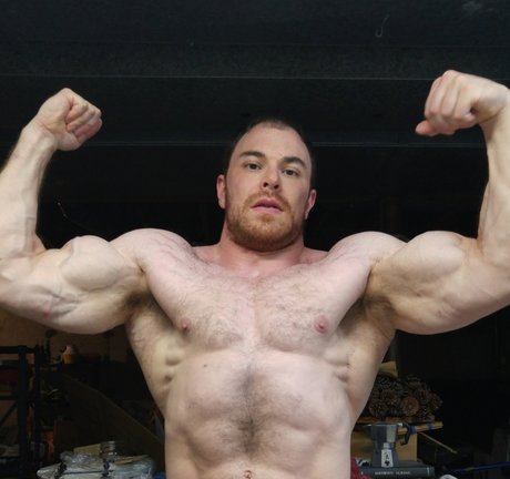 Nahá fotka uniklých OnlyFans od Muscle God Brendan