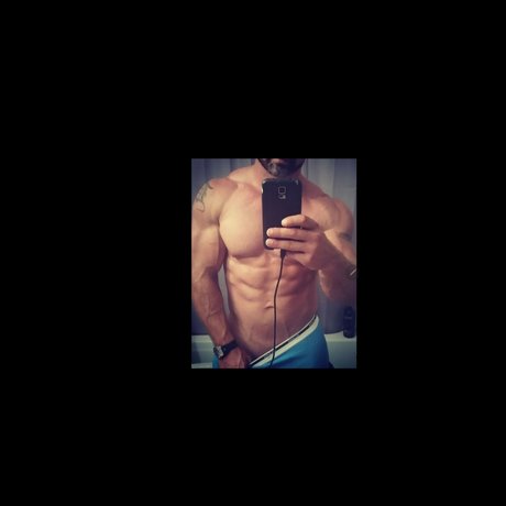 Nahá fotka uniklých OnlyFans od Muscledaddy0713