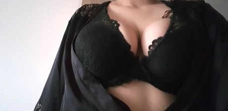 Naakte gelekte OnlyFans-foto van Evam