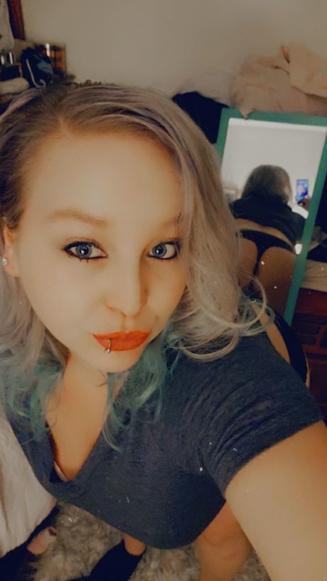 Naken lekkede OnlyFans-bilde av Msmalice