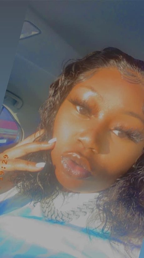 Naken lekkede OnlyFans-bilde av Nunu