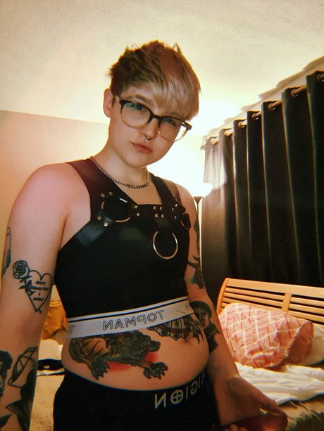 Naken lekkede OnlyFans-bilde av Is That Normal