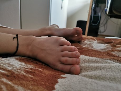 Naken läckt OnlyFans-bild av Mymuskyboyfeet