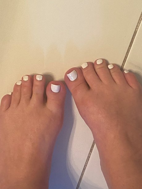 Myfeetarehereforit OnlyFans泄露裸照