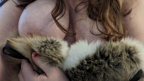 Обнаженная фотография утечки OnlyFans от Thicc Fur Mommy 