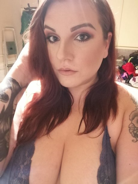 Naken läckt OnlyFans-bild av Callie Morgan