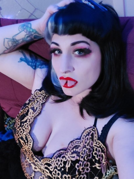 Dolly Laveau