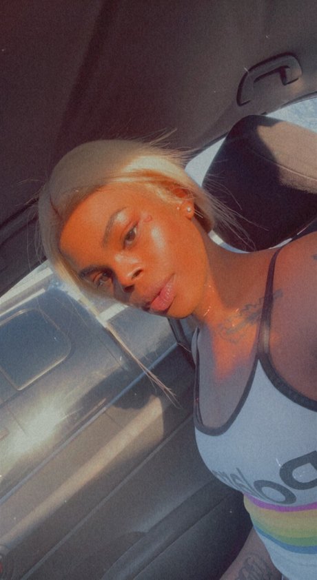 Naken lekkede OnlyFans-bilde av Enchanting Ru