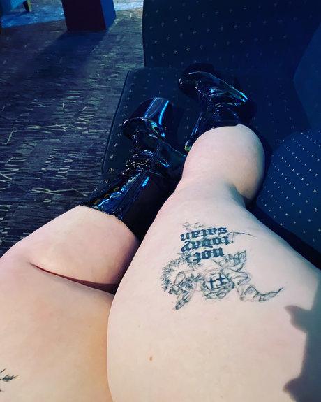 Naken lekkede OnlyFans-bilde av Mx Pixie Styx
