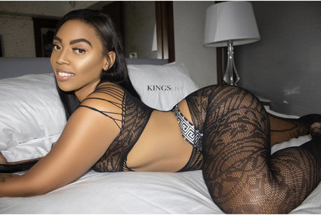 Naken lekkede OnlyFans-bilde av Naeneezy