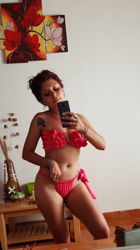 Naken lekkede OnlyFans-bilde av Nadia Karina Gularte
