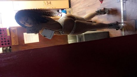 Naken läckt OnlyFans-bild av Destinee Love