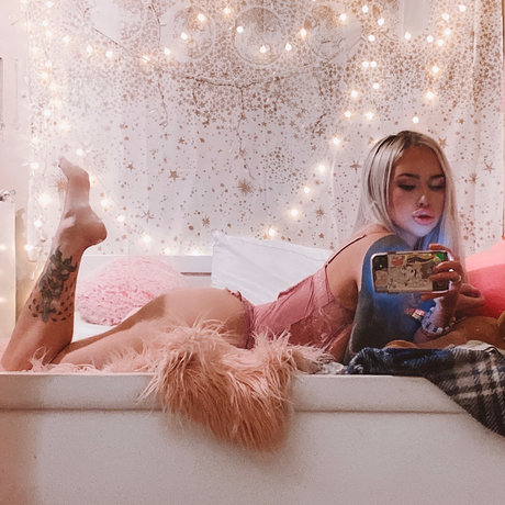 Naken läckt OnlyFans-bild av Sumr
