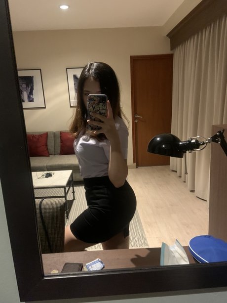 Naken lekkede OnlyFans-bilde av Mywife1999 Exclusive