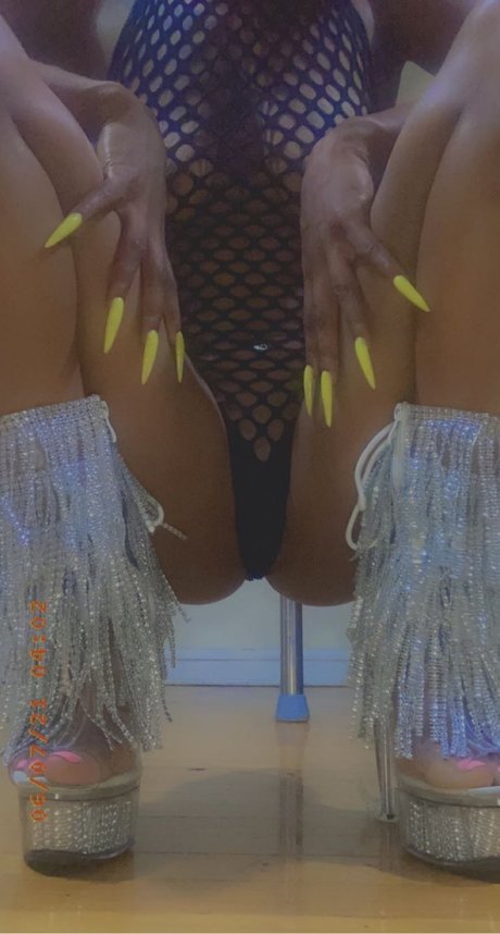 Naakte gelekte OnlyFans-foto van Bubbles