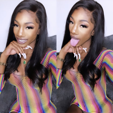 Naken lekkede OnlyFans-bilde av  Naomi Amour 