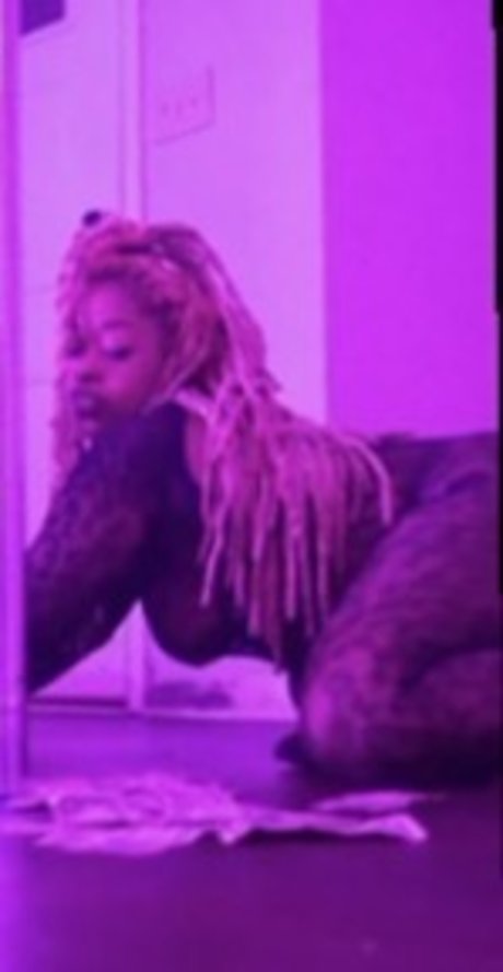 Nahá fotka uniklých OnlyFans od  Coco The Goldie 