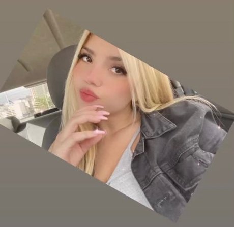 Naken lekkede OnlyFans-bilde av Natalie Camila