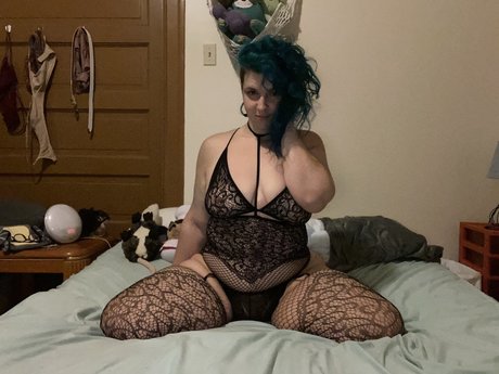 Naken lekkede OnlyFans-bilde av Curvyqueen