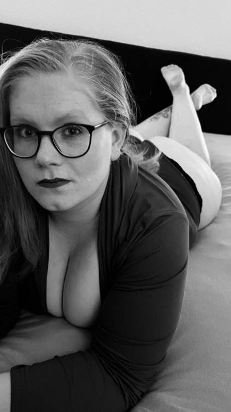 Naken läckt OnlyFans-bild av Curvyleo93