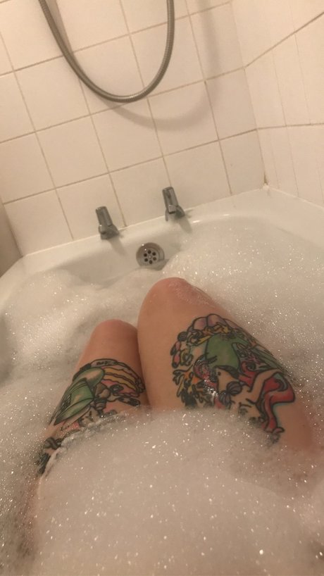 Naken lekkede OnlyFans-bilde av Curvy Mermaid