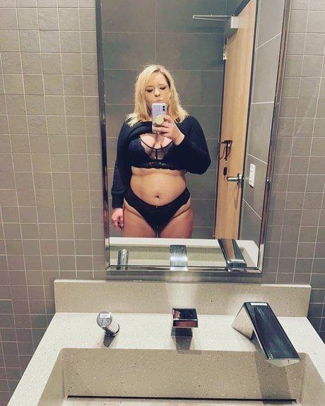 Naken lekkede OnlyFans-bilde av Christine