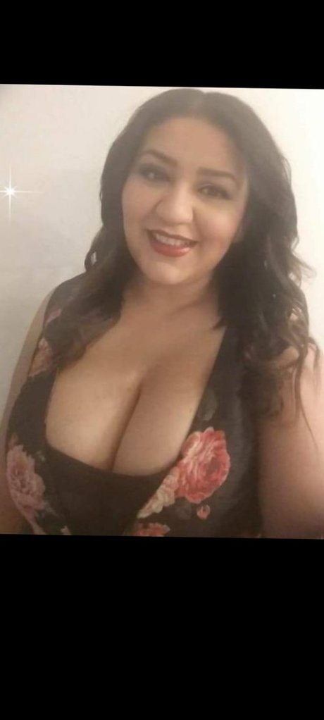 Naken lekkede OnlyFans-bilde av Debora Vargas Cantante