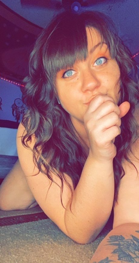 Naken lekkede OnlyFans-bilde av Davinaanivad