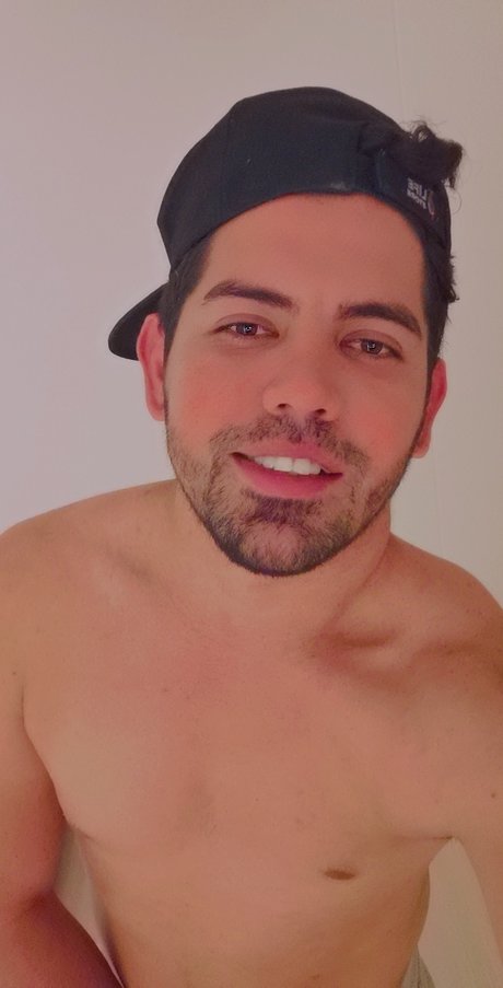 Naken lekkede OnlyFans-bilde av Carlos Gutierrez