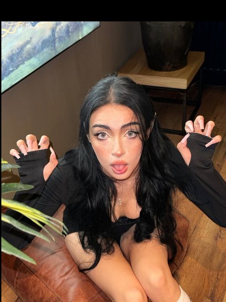 Nahá fotka uniklých OnlyFans od Chloee