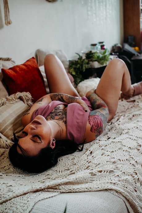 Naken lekkede OnlyFans-bilde av Sunny