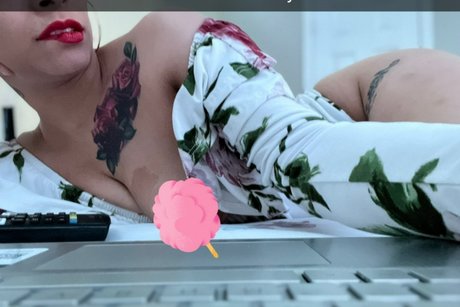 Naken läckt OnlyFans-bild av Nellygetsnaked