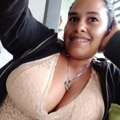 Naken lekkede OnlyFans-bilde av Nelly Castro